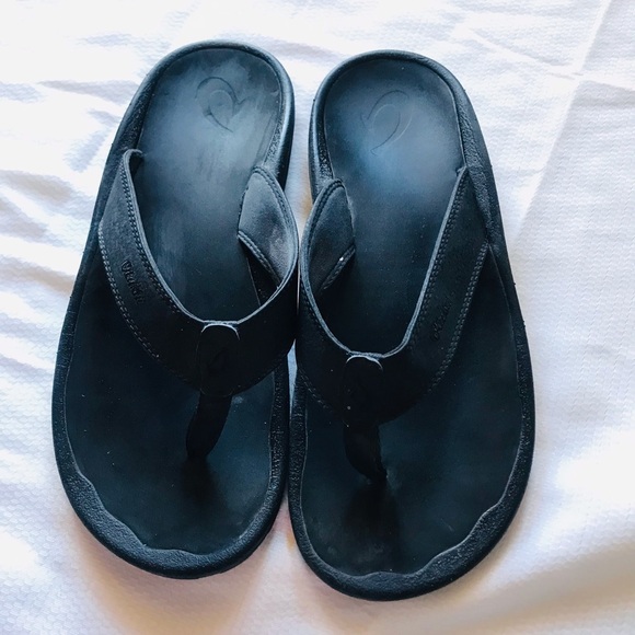 Olukai Black Flip Flop Sandals - Picture 2 of 8
